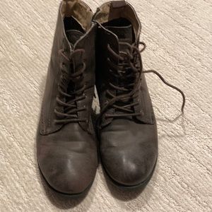 Cliffs by White Moutain ankle boots